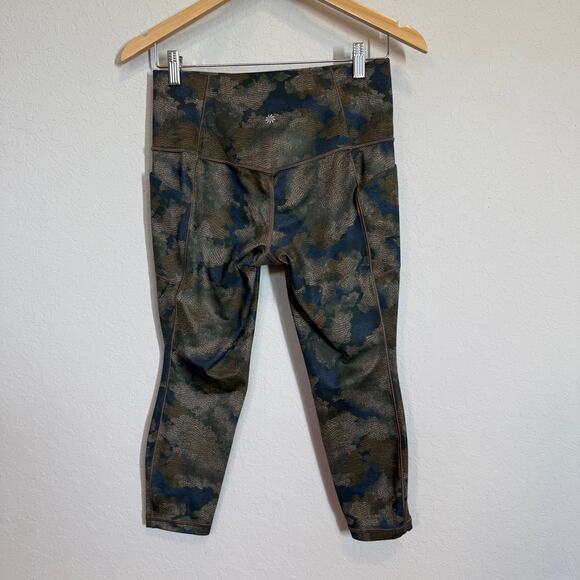 Women's Athleta Olive Green‎ Camo Cropped Leggings Size Medium - Picture 8 of 8